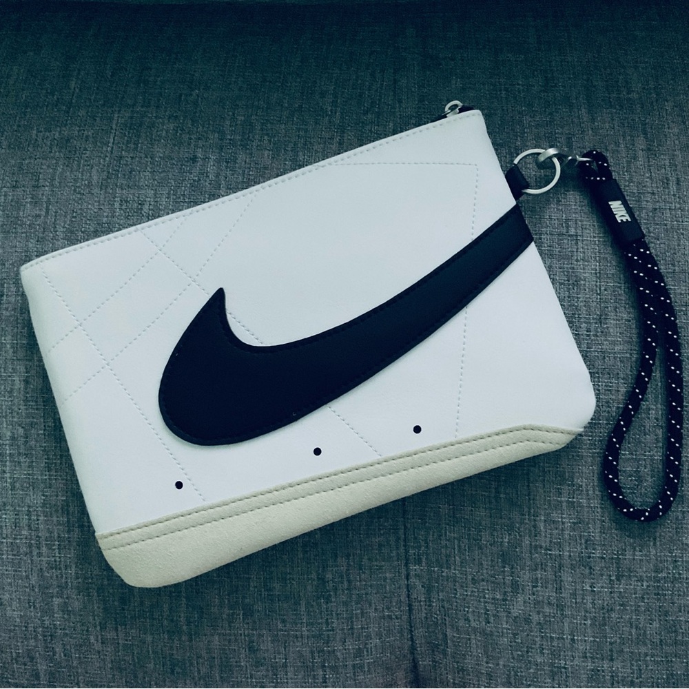 NIKE Wristlet